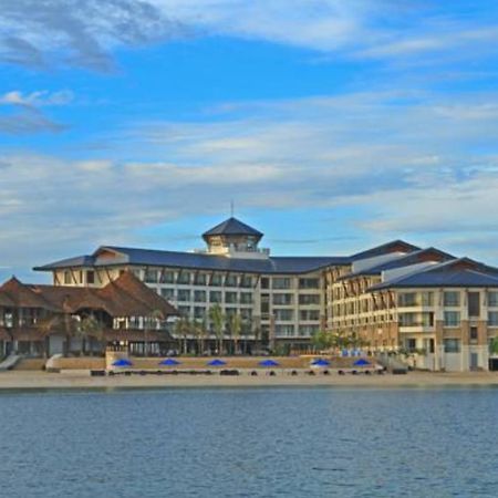The Bellevue Resort Panglao Exterior foto The hotel's main building