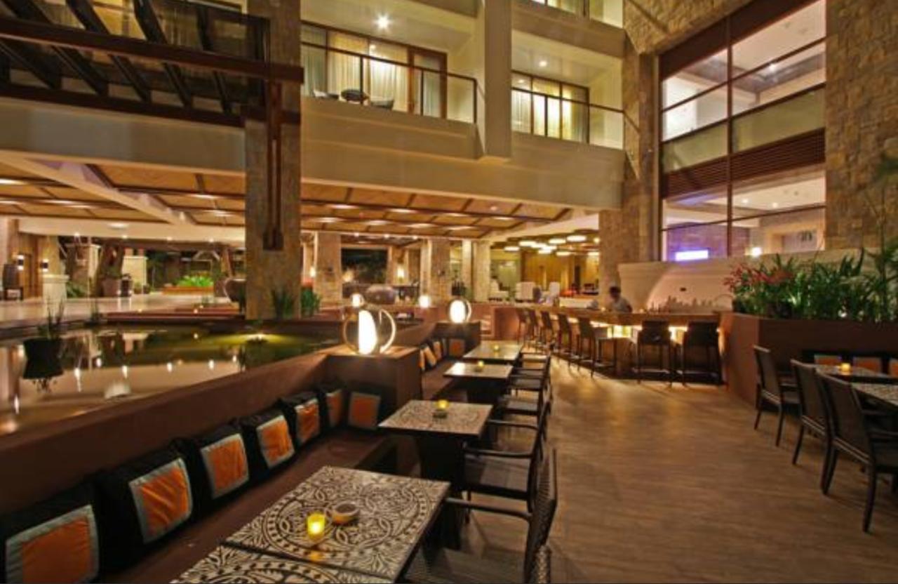 The Bellevue Resort Panglao Exterior foto The lobby of the hotel