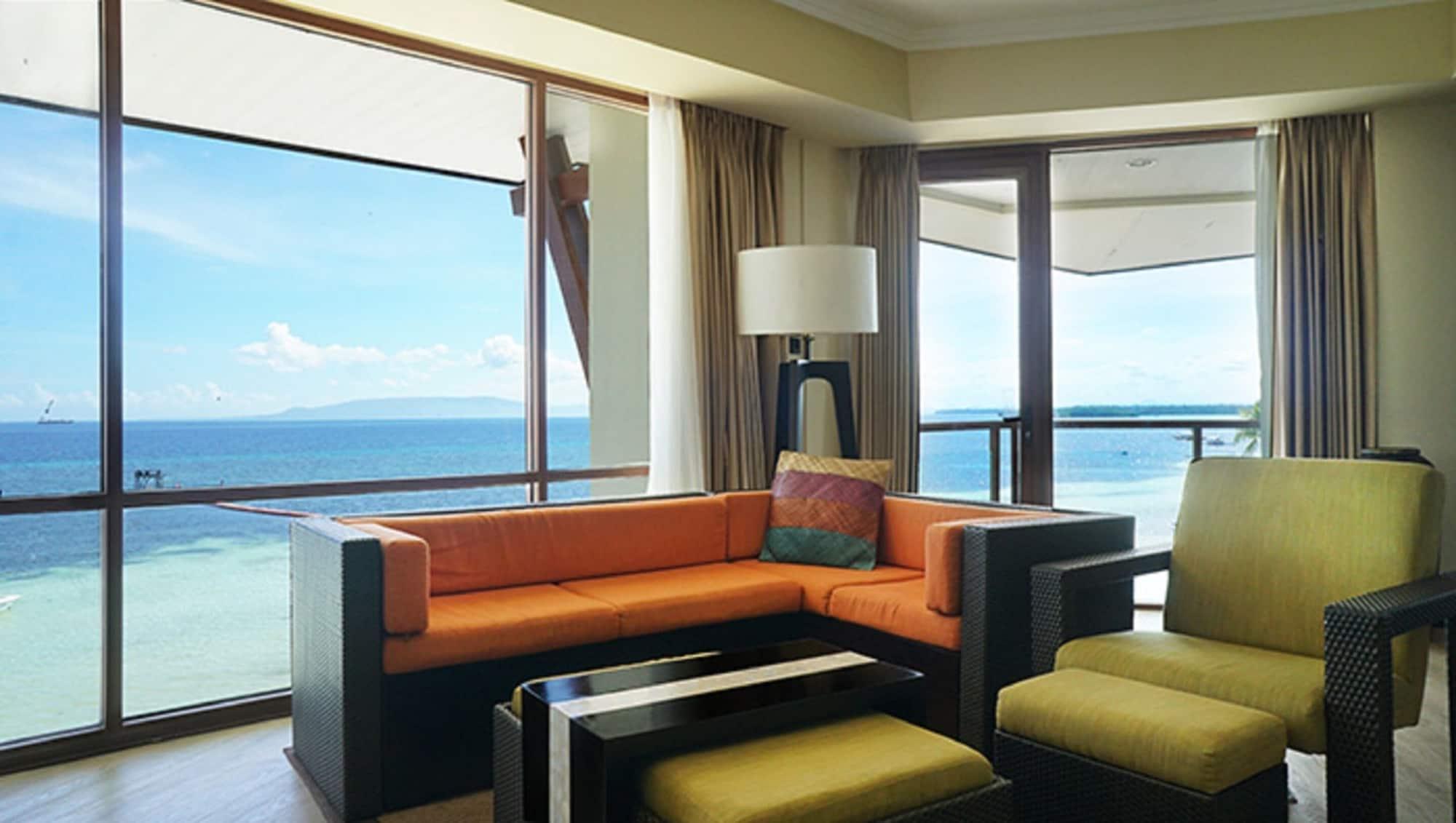 The Bellevue Resort Panglao Exterior foto A living room at the Shangri-La at the Fort