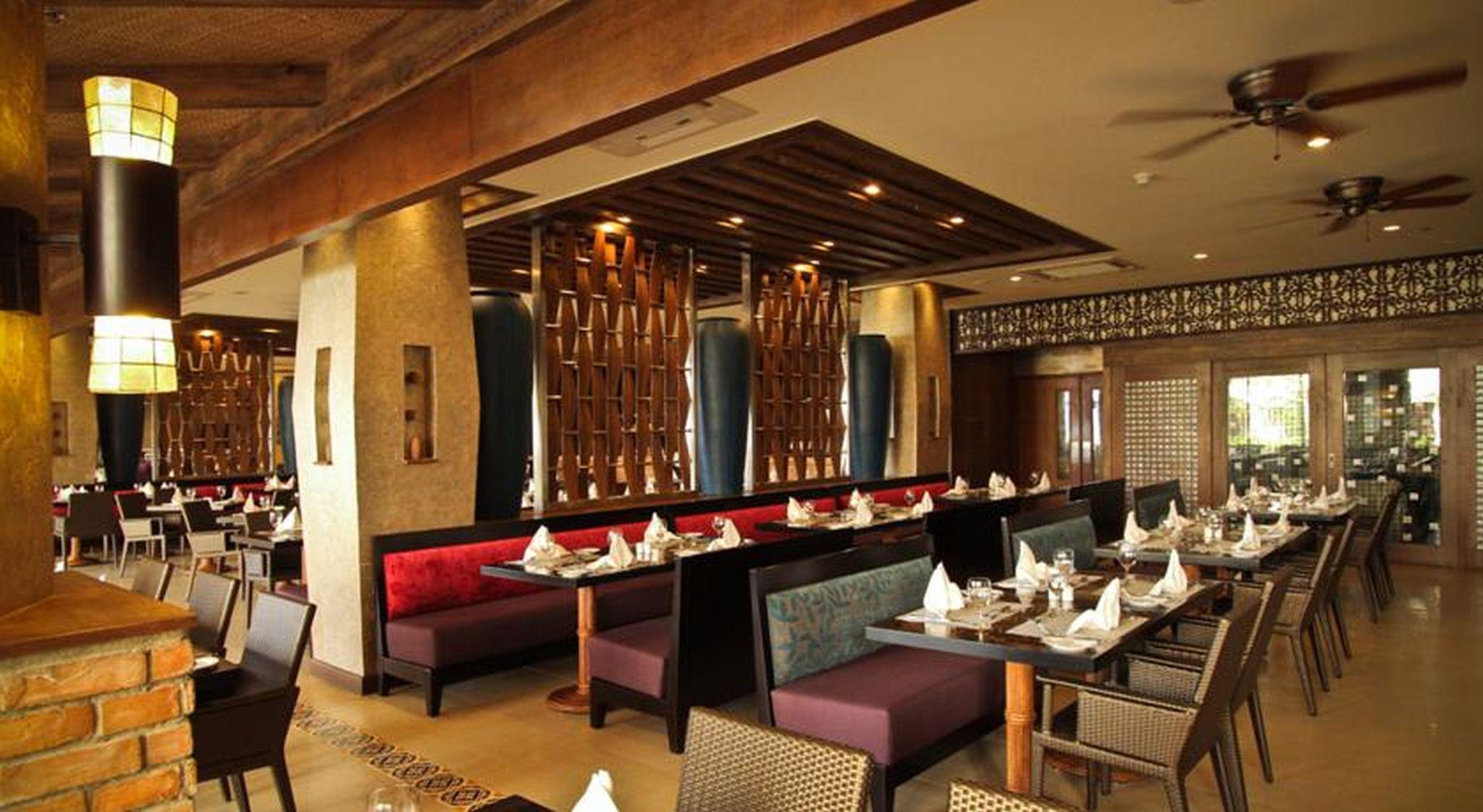 The Bellevue Resort Panglao Exterior foto The interior of a restaurant